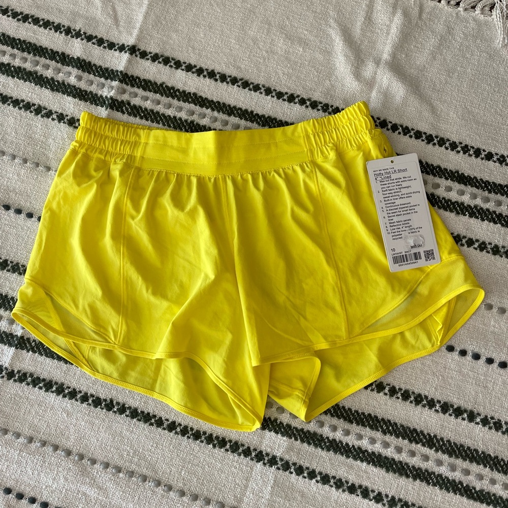 NWT Lululemon Hotty Hot LR Shorts